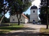 Hyltinge kyrka, exteriör kyrkan och f d fattig- och sockenstugan från 1780-tal