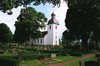 Bollebygds kyrka med omgivande kyrkogård. 