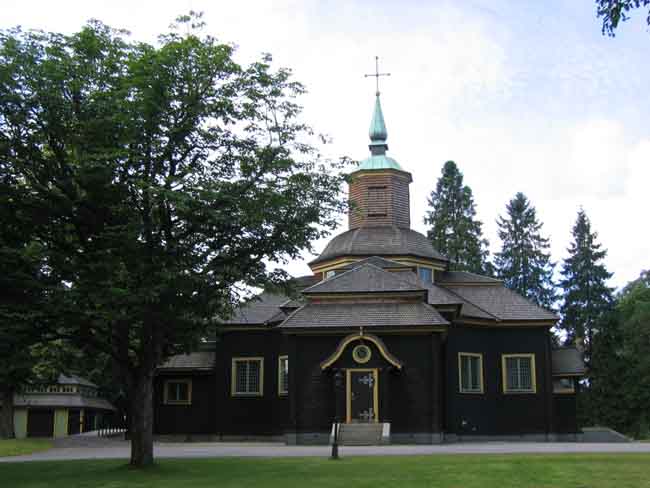 Ramundeboda kyrka, östra fasaden
