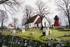 Stora Lundby kyrka, klockstapeln och norra stigluckan samt omgivande kyrkogård, från NV.