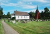 Ljungsarps kyrka med omgivande begravningsplats från SV.