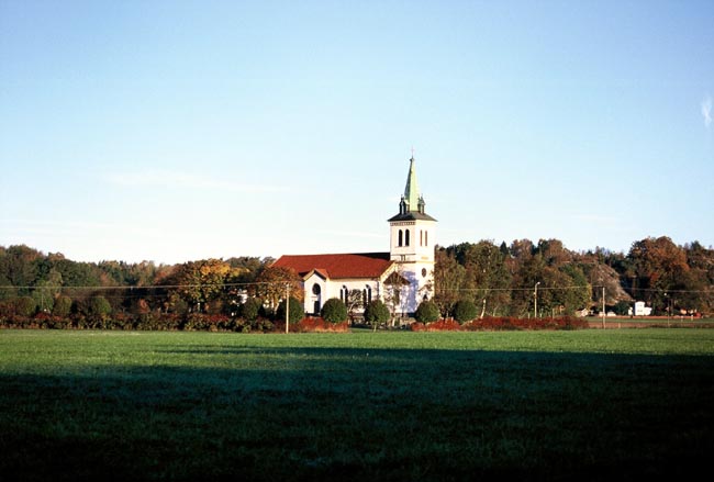 Kyrkplatsen sedd från söder.