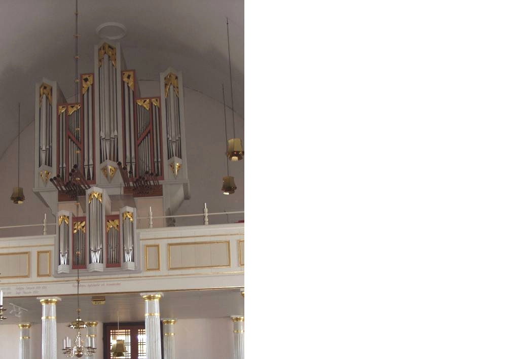 Boda kyrka, interiör, kyrkorummet. Orgelläktaren i söder. 

Kyrkans nuvarande orgel byggdes 1963 av Olof Hammarbergs orgelbyggeri. Fasaden efter den tidigare Åkerman – orgeln från 1874 har dock sparats.  
Digitalfoto Rolf Hammarskiöld
