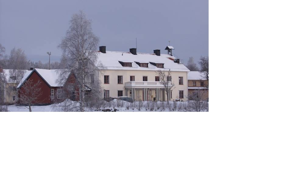 Stiftsgården strax norr om Rättviks kyrka – 
Digitalfotografier Rolf Hammarskiöld 
