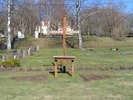 Ceremoniplatsen mitt på kyrkogården.