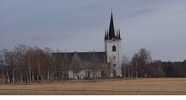 Svärdsjö kyrka med omgivande miljö sett från norr. 

