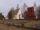 Vika kyrka med kyrkogård samt klockstapel.

Vika kyrka, med kyrkogårdens norra kvarter i förgrunden – 
digitalfoto Rolf Hammarskiöld

