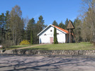 Fridhems kapell med klockstapel, från nord-väst.