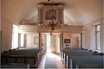 Orgeln flyttades liksom predikstolen från det äldre bönehuset i samband med skolans ombyggnad till kapell på 1880-talet. I anslutning till dessa inventarier skapades då ett enkelt och stämningsfullt kyrkorum i klassiserande stil. 