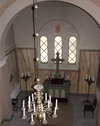Gravkapellet med altaret i öster. 