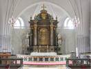 Altaruppsats och altartavla är ett storslaget arbete i senbarock av Olof Gerdman från 1741. 