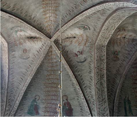 Målningarna i kyrkan har gett upphov till namnet på en medeltida målargrupp, Tierpsskolan. 
Valvmålningarna är bäst bevarade medan väggmålningarna är mer fragmentariska. 
