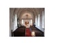 Vy över lågkyrkan mot absiden i öster. Kyrkorummet karakteriseras av rymd och ljus. 