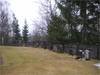 Kyrkogården, den södra sidan. Notera staketstolparna med fint profilerad avslutning. 