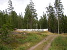 Begravningsplatsen från sydväst. 
