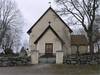 Håbo-Tibble kyrka från väst. Vapenhus i väst från 1797, ombyggt till begravningskapell 1915. 