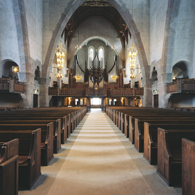 Engelbrektskyrkan, interiören mot orgelläktaren. 