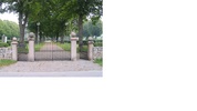Kyrkogårdens ingång i väster.
(KI Borgholm kyrkog 001)