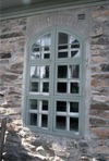 Kolthoffska gravkoret, detalj av fönster. 