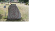 I norra delen av område B står en runsten med
inskriptionen: Härtrud reste denna sten efter sin son
Smed, en god man, Halboren, hans broder sitter i
Gårdarike. Brandr högg rätt, därför kan man tyda.
(KI Gårdby kyrkog 029)