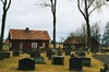 Norra Kedums kyrkogård med angränsande bostadshus. Neg.nr 03/142:10
