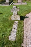 Hovby kyrkogård med stenhäll- och kors. Neg. nr 03/164:18