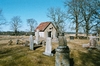 Mellby gamla kyrkogård och gravkapellet. Neg.nr 03/135:16.jpg