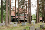 Håsjö nya kyrka med omgivande kyrkogård, vy från öster. 