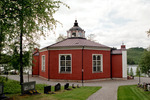 Hällesjö kyrka med omgivande kyrkogård.  Vy från norr.