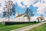 Storsjö kyrka med omgivande kyrkogård, vy från nordost. 


Martin Lagergren  & Emelie Petersson, bebyggelseantikvarier vid Jämtlands läns museum inventerade några  kyrkor i Härnösand stift mellan 2004-2005, bland annat Storsjö kyrka, de är också fotografer till bilderna. 