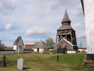 Ovikens gamla kyrkas kyrkogård. Vy mot sydvästra hörnet av kyrkotomten mot klockstapeln. 