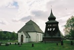 Hede kyrka med omgivande kyrkogård och klockstapel. 


Martin Lagergren & Emelie Petersson, bebyggelseantikvarier vid Jämtlands läns museum.
Inventerade kyrkor i Härnösand stift mellan 2004-2005. De var även fotografer till bilderna. 