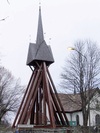 Klockstapeln vid Barnarps kyrka.