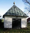 Göran Pauli ritade bårhuset som står vid minneslunden på kyrkogårdens östra del.
