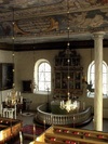 Hakarps kyrka har en mycket välbevarad barockprägel med inslag av renässans i form av altaruppsatsen och nyklassicism i orgelläktaren. Den slutna bänkinredningen och läktarna är viktiga delar av rumsligheten.