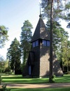 En klockstapel står centralt på kyrkogården. Den uppfördes efter ritningar av länsarkitekt Malte Erichs och invigdes av biskop Elis Malmeström 1953.