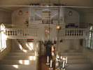 Vallbo kapell interiör, kyrkorummet sett från predikstolen i öster mot orgelläktaren i väster. 