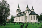 Duveds kyrka med omgivande kyrkogård, vy från sydöst. 

Bilderna är tagna av Martin Lagergren & Emelie Petersson, bebyggelseantikvarier vid Jämtlands läns museum, i samband med inventeringen, 2004-2005.