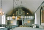 Häggenås kyrka, interiör, kyrkorummet, vy mot orgelläktaren i väster.

Bilderna är tagna av Martin Lagergren & Emelie Petersson, bebyggelseantikvarier vid Jämtlands läns museum, i samband med inventeringen, 2004-2005.