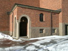 Stora kyrkan, exteriör, entrén i sydväst. 

Bilderna är tagna av Christina Persson & Isa Lindkvist, bebyggelseantikvarier vid Jämtlands läns museum, i samband med inventeringen, 2005-2006.