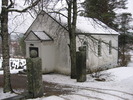 Hässjö kyrkas kyrkogård, det äldre gravkapellet, vy från nordöst. 

Det äldre gravkapellet är ett putsat kapell troligtvis från 1930-talet som ligger i kyrkotomtens förlängning mot väster och som inte används idag. 
