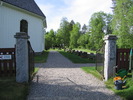 Viksjö kyrka med omgivande kyrkogård, entrén i väster. 