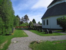 Viksjö kyrkas kyrkogård, södra delen sed från öster. 