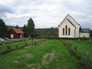 Eds kyrka med omgivande kyrkogård, vy från nordöst över kyrkotomten. 