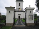 Helgums kyrka med omgivande kyrkogård. Västra entrén sedd från väster. 