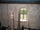 Ramsele Gamla Kyrka, interiör, kyrkorummet, södra väggen med fönster samt väggmålningar. 