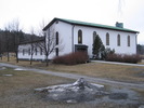 Gudmundrå kyrkas kyrkogård, Gravkapellet, vy från sydöst. 

Gravkapellet/krematoriet väster om kyrkan byggdes 1935-37 efter ritningar av B.Höök. 