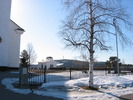 Bjärtrå kyrka med omgivande kyrkogård samt gravkapellet, vy från nordväst. 