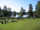 Nordingrå kyrkas kyrkogård, kyrkotomten ned mot vågsfjärden. 