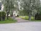 Ullåkers kyrka med omgivande kyrkogård, entré från väster.